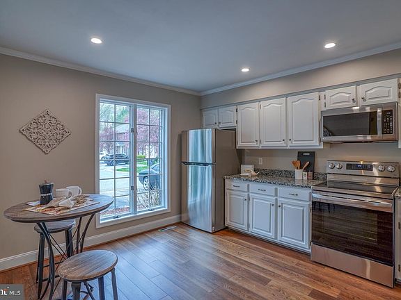 3rd image of 4703 Weatherhill Dr