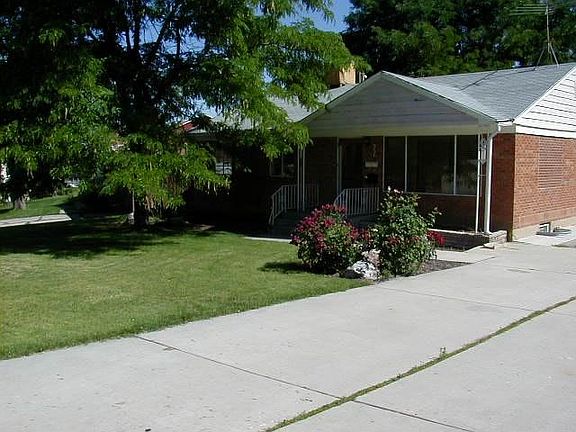 Front yard looking Northwesterly
