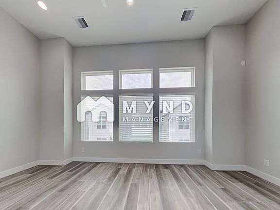 2nd image of 2906 Sherwood Ln