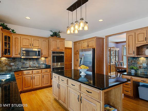 3rd image of 3545 Thornwood Ave