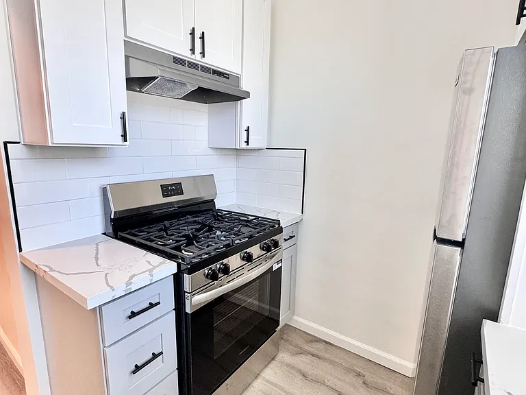 1327 Oak St #F — Photo 3