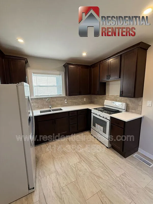 3 bed, 1.0 bath, 1182 sqft, $1,195 — Photo 2