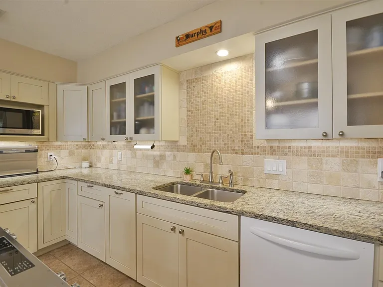 3218 Lake Stream Dr — Photo 22