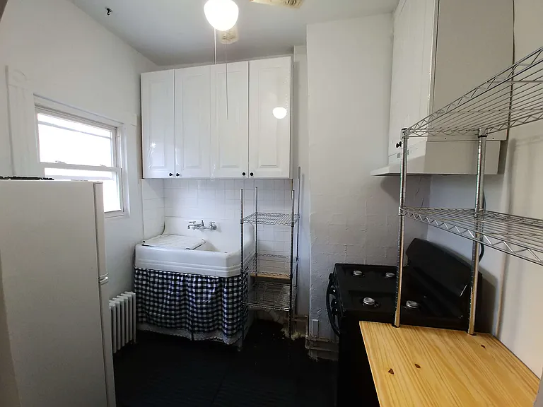 689 Humboldt St #2 — Photo 2