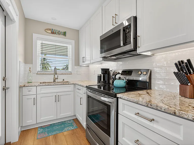110 Shore Ct #301 — Photo 15