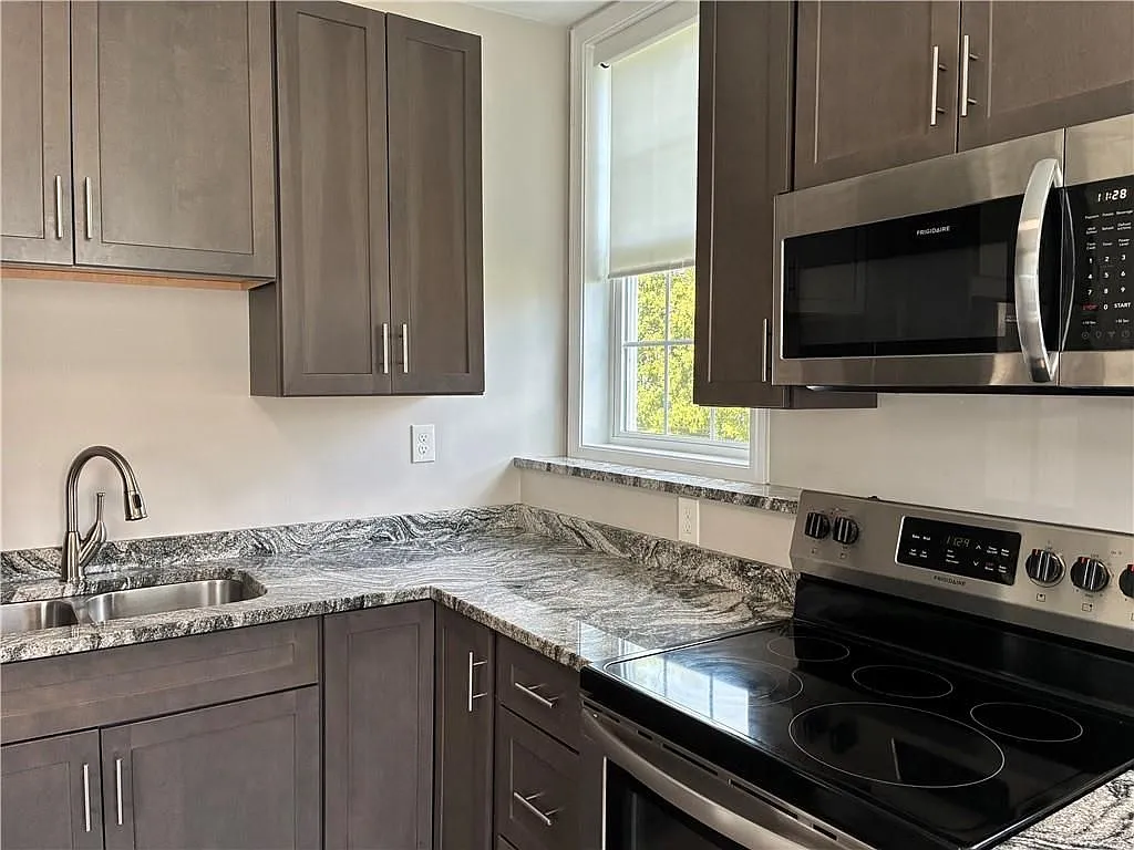 1 bed, 1.0 bath, 600 sqft, $1,800 — Photo 3