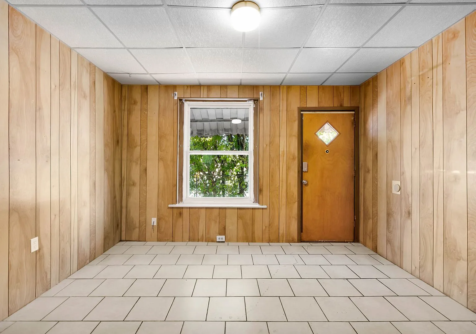 Charming 2-Bedroom Home with Private Backyard in Allentown — Photo 2