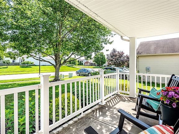 3rd image of 1633 Cantebury Ln