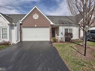 25 Tuscany Ct, Camp Hill, PA 17011