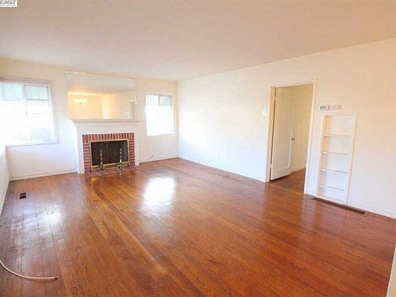 4th image of 285 Elsie Ave