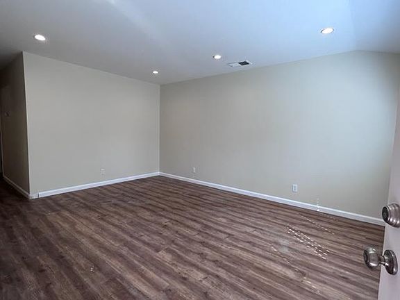 3rd image of 1579 Leeward Dr