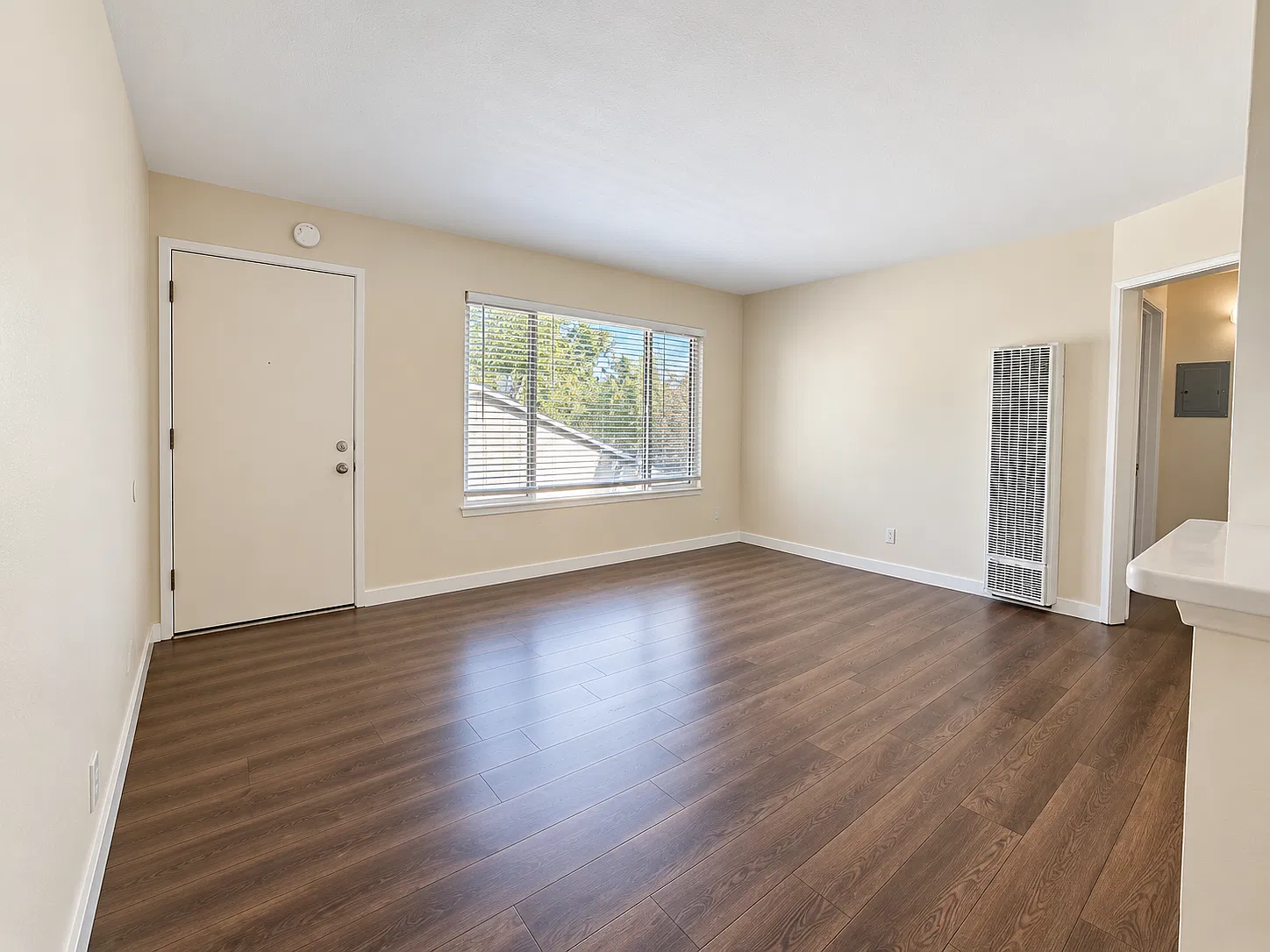 2 bed, 750 sqft, $2,290 — Photo 3