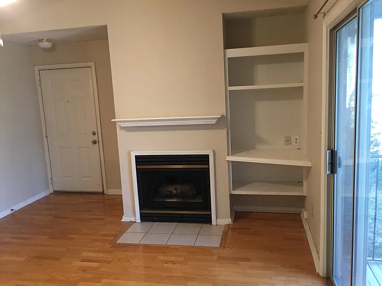 536 Granville Ct — Photo 4