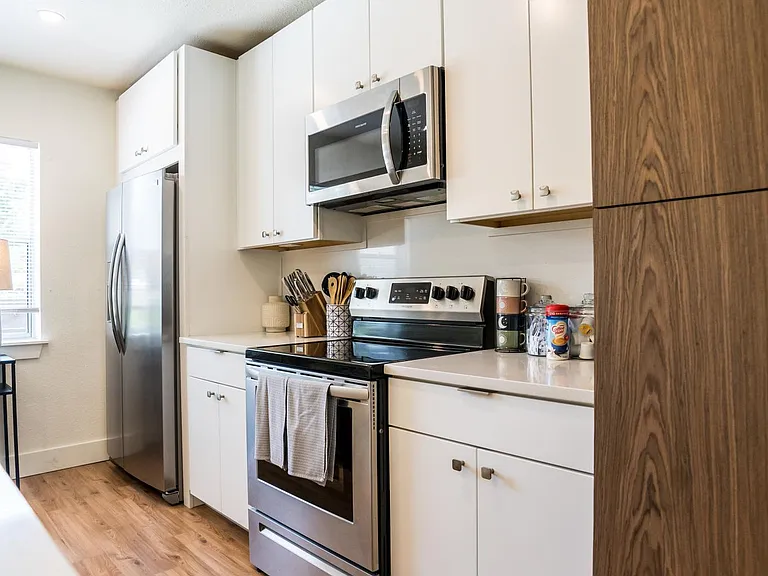 2160 Riverside Ave #6 — Photo 12
