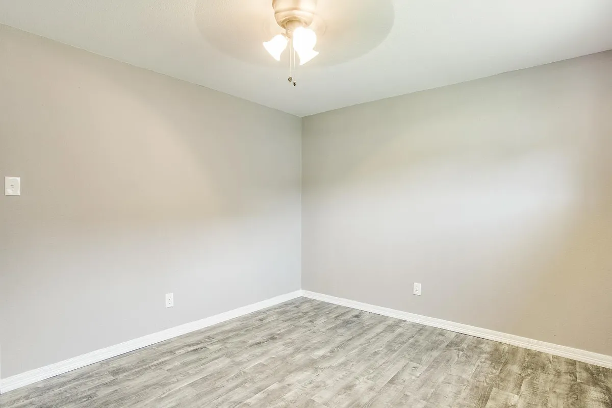Unit Photo - 4914 Kashmere St #9