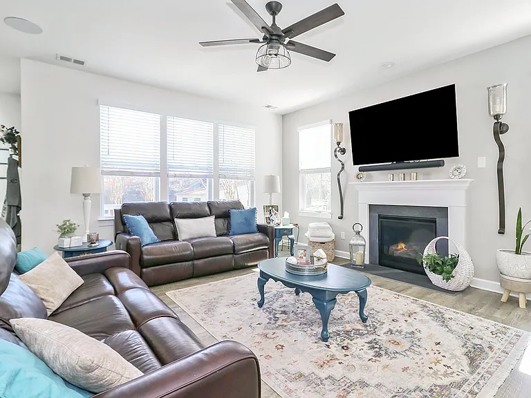 221 Wilson Dr — Photo 9