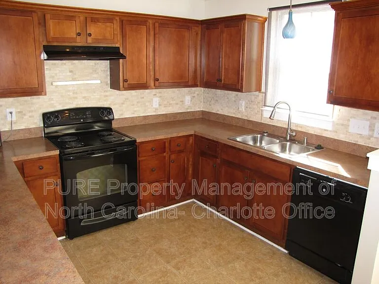 15959 Rose Glenn Ln — Photo 7