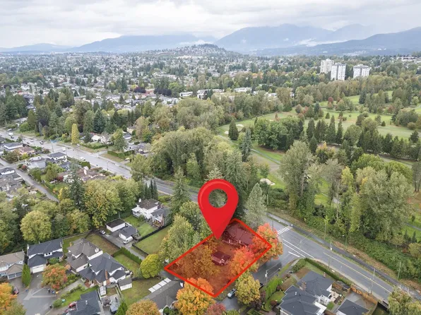 7492 Broadway, Burnaby, BC V5A 1S4