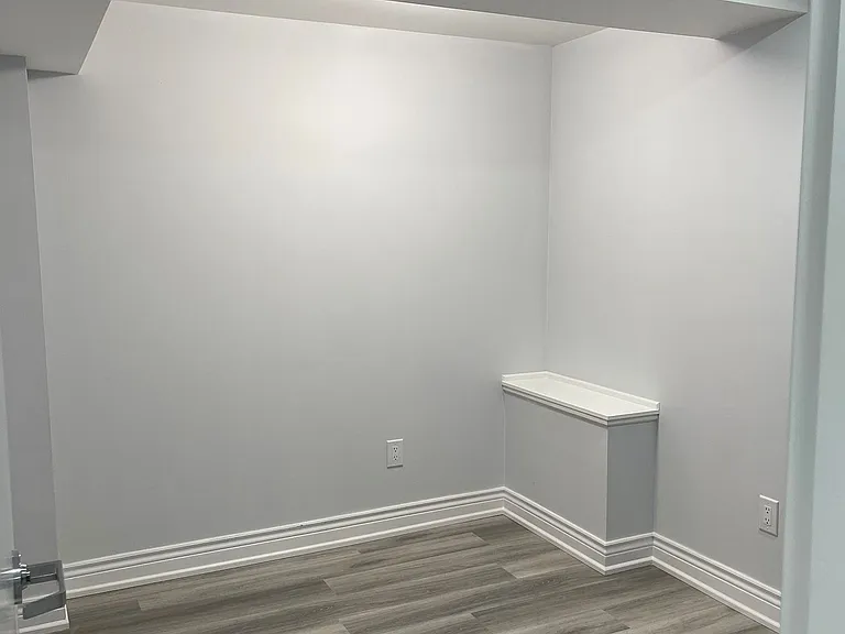 272 Cornell Park Ave #BASEMENT — Photo 12