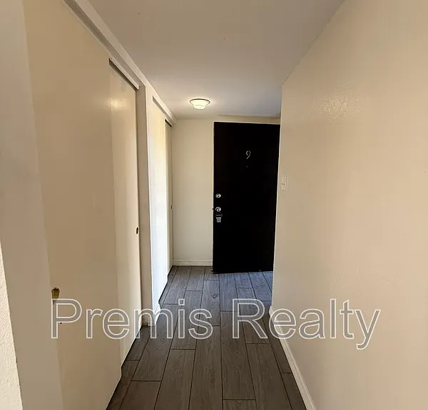 1575 Greenlea Dr #9 — Photo 6