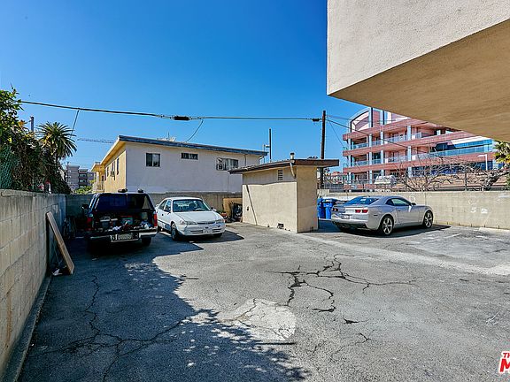 3rd image of 1031 S Kingsley Dr