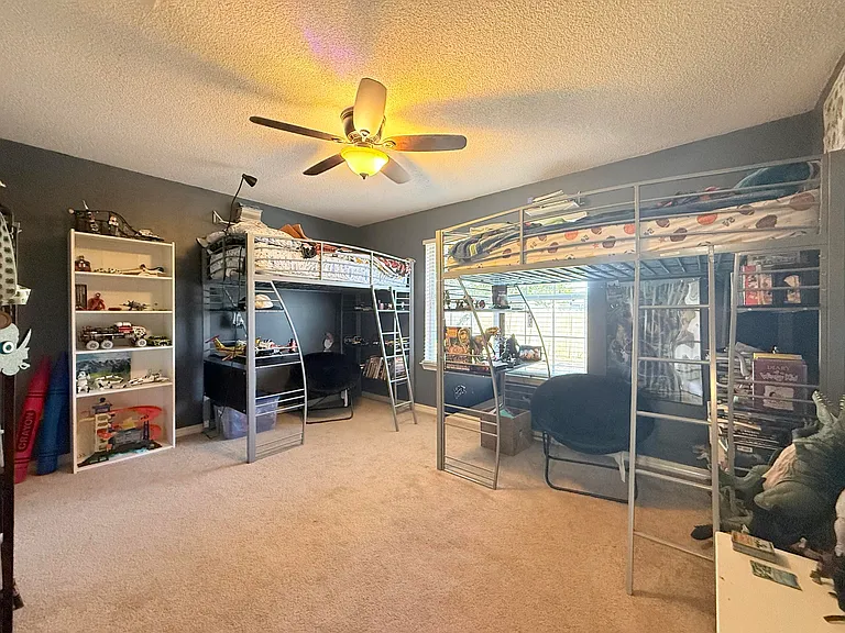 2414 Heritage Cir — Photo 26