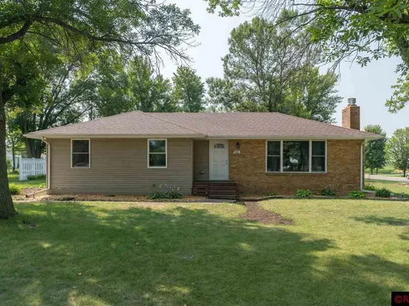 403 5th St, Nicollet, MN 56074