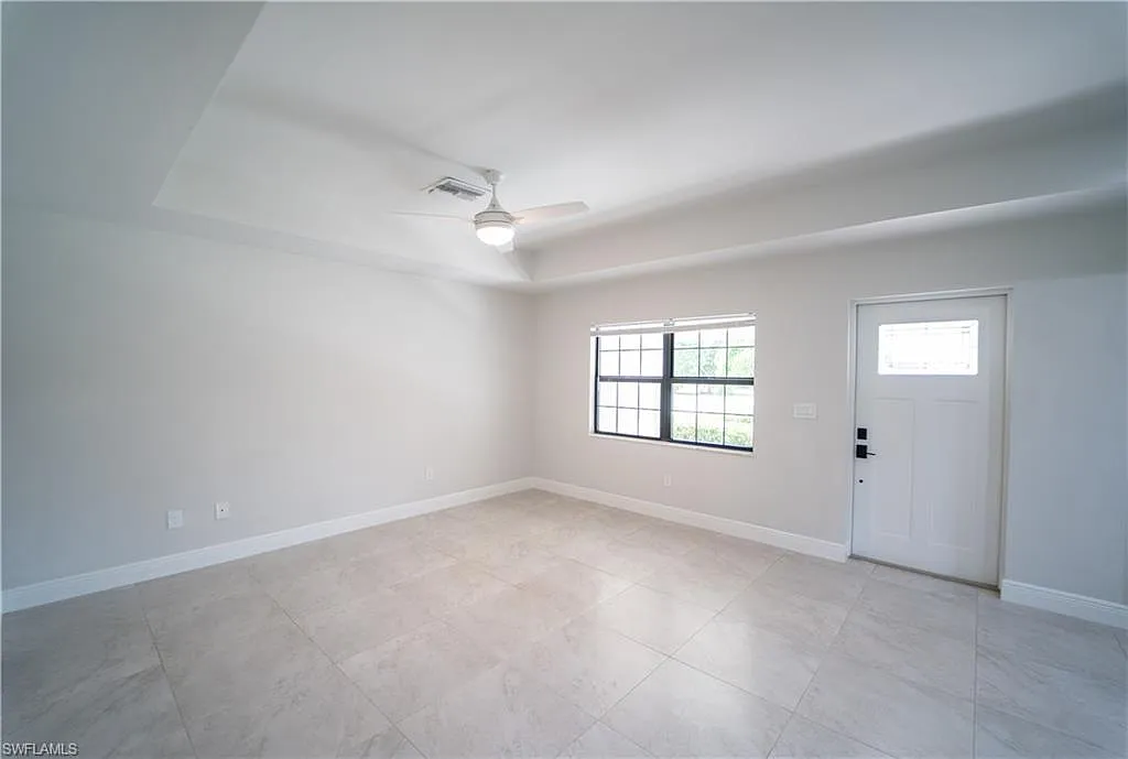 3 bed, 2.0 bath, 2426 sqft, $2,600 — Photo 4
