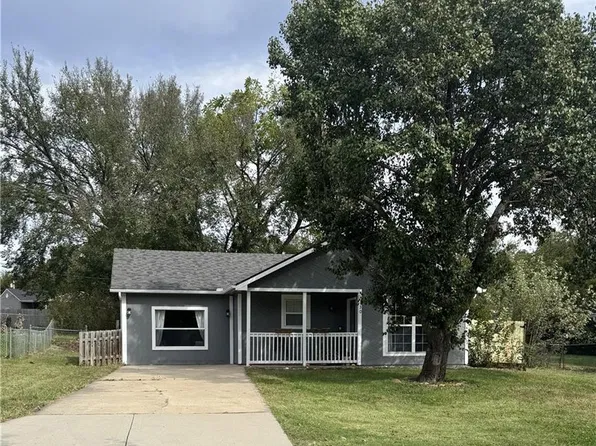 130 W Sunrise Dr, Belton, MO 64012