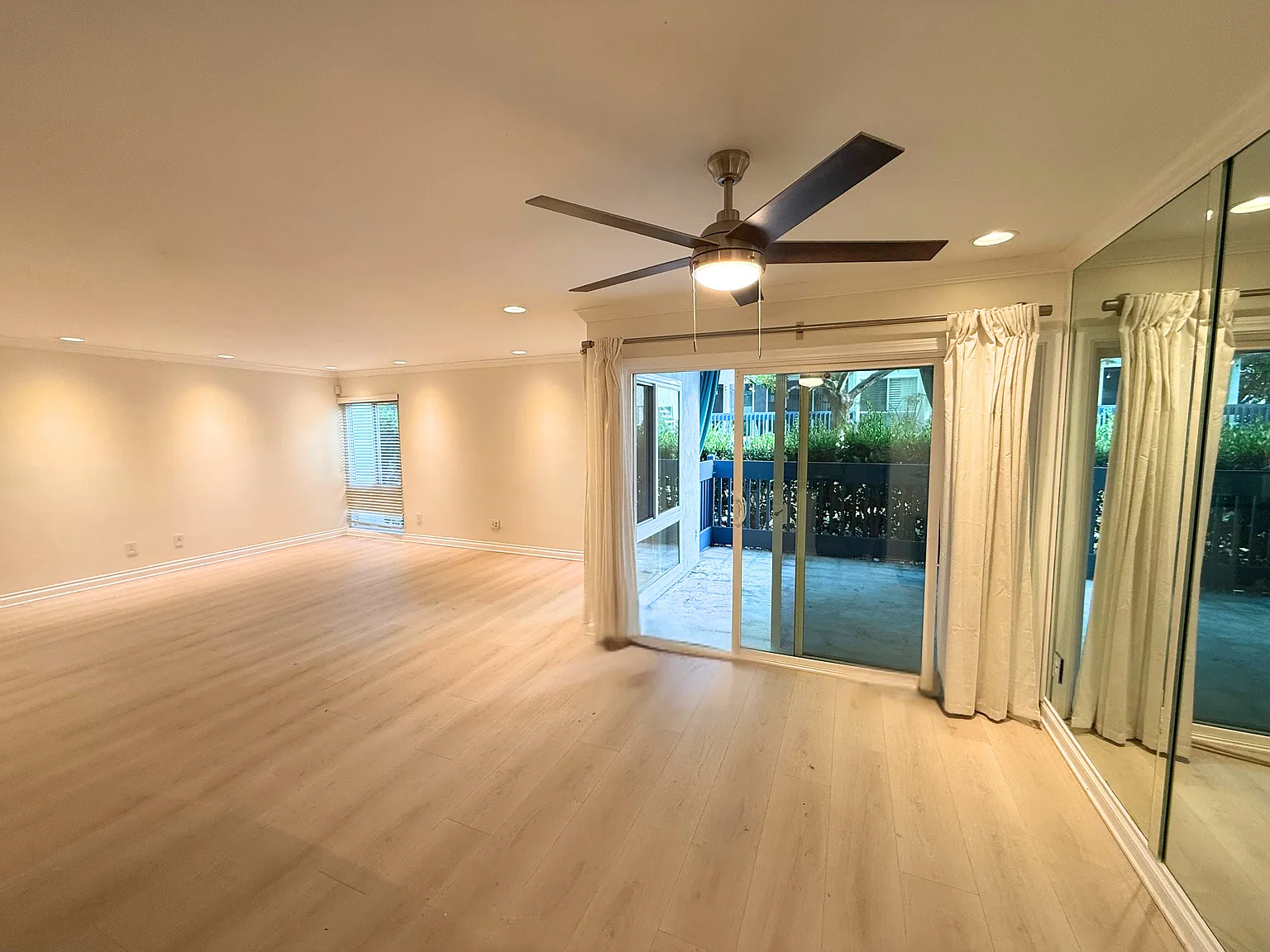 3 bed, 1252 sqft, $4,600 — Photo 2