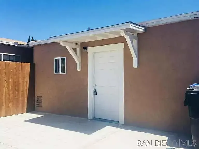 3133 Clay Ave #B — Photo 2