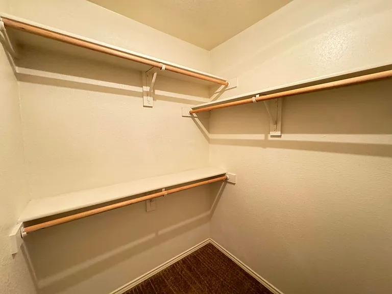 5005 John David Dr — Photo 32