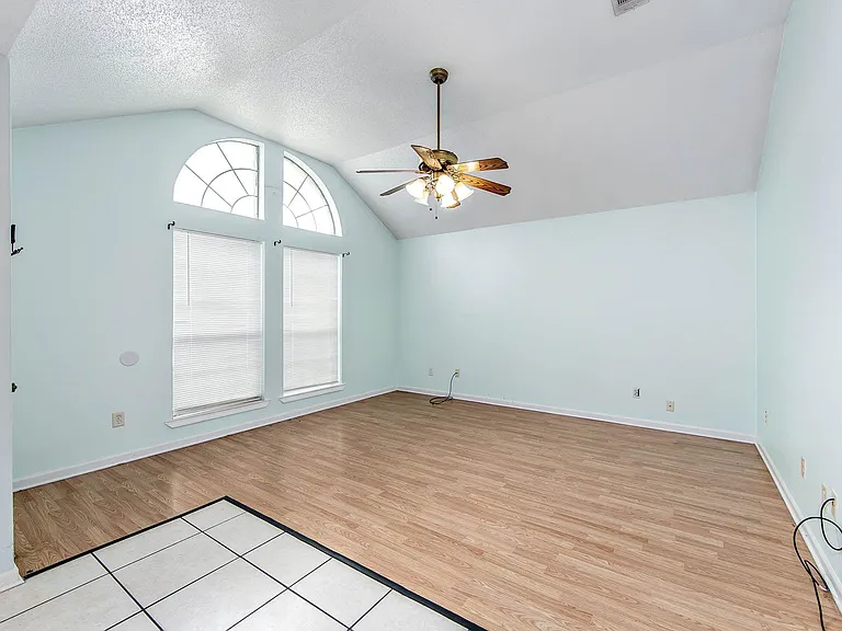 207 Evelyn Ave — Photo 11