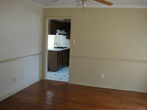 Dining rm as you walk in