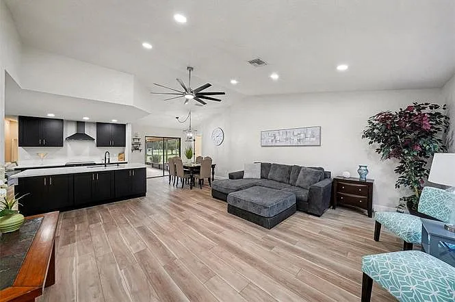 4 bed, 1937 sqft, $3,000 — Photo 3