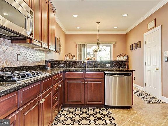 5th image of 58 Briar Ct