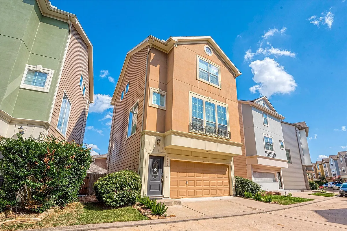 Building Photo - 3302 Clearview Cir