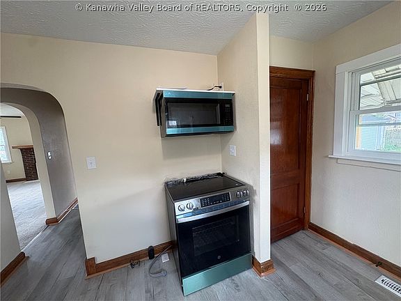 4th image of 429 Park Ave