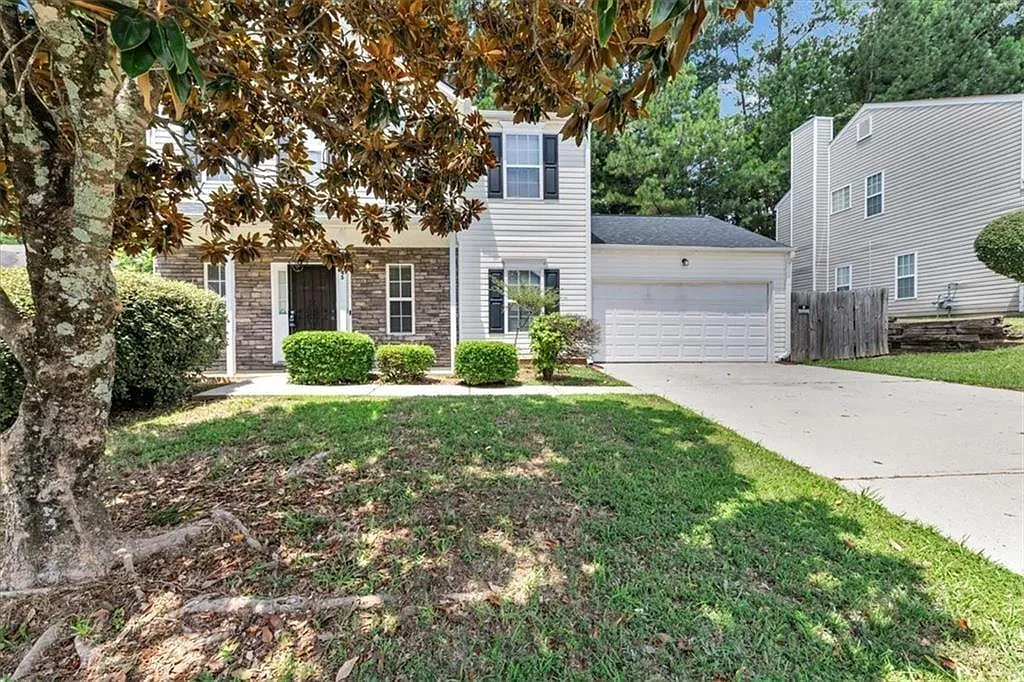 3 bed, 2.5 bath, 1640 sqft, $2,100 — Photo 2