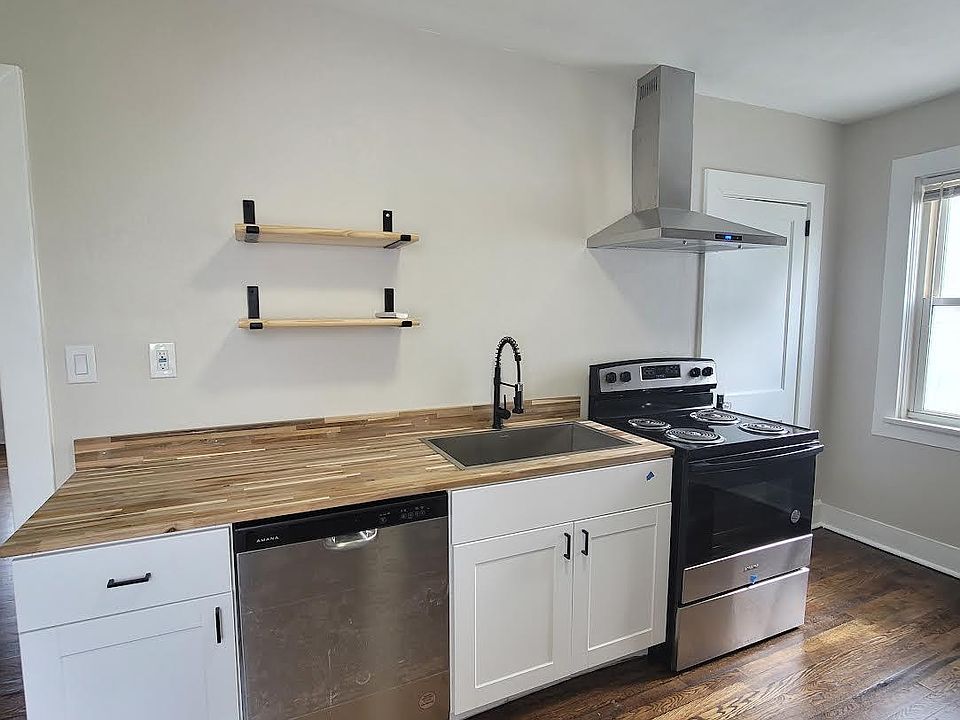 1st image of 1316 Oak St APT 1