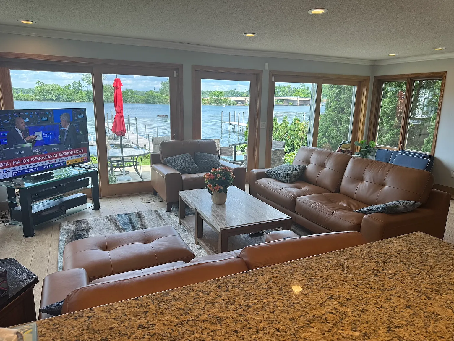 2815 McKenzie Point Rd — Photo 2