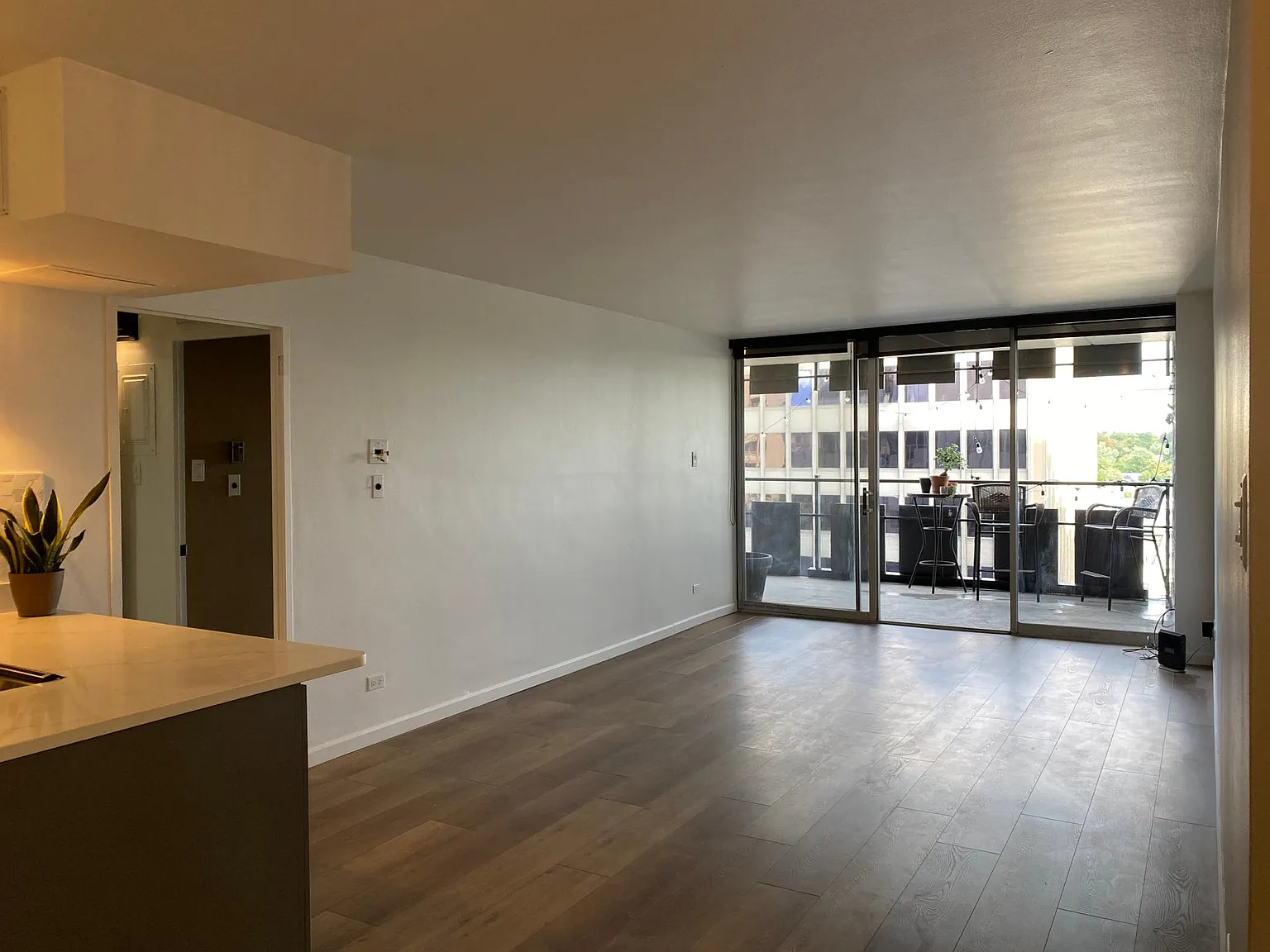 1 bed, 750 sqft, $1,800 — Photo 3