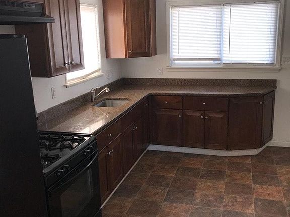 Kitchen W/Granite Counter