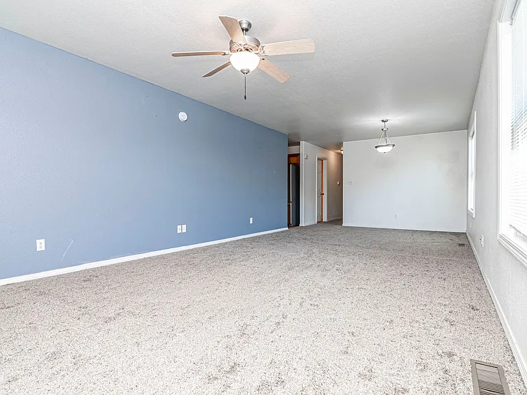912 Whitetail Ct — Photo 5