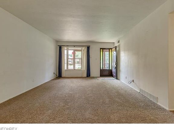 4th image of 619 Hemlock Dr