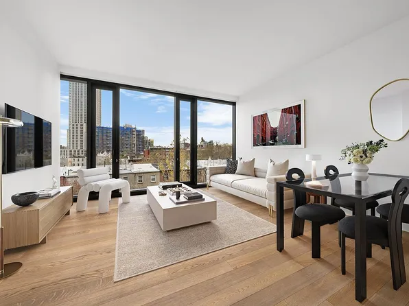 2130 44th Dr #5H, Long Island City, NY 11101