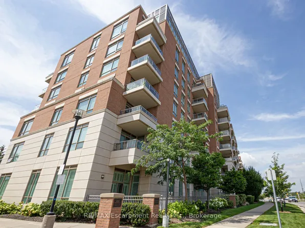 2470 Prince Michael Dr #210, Oakville, ON L6H 0G9