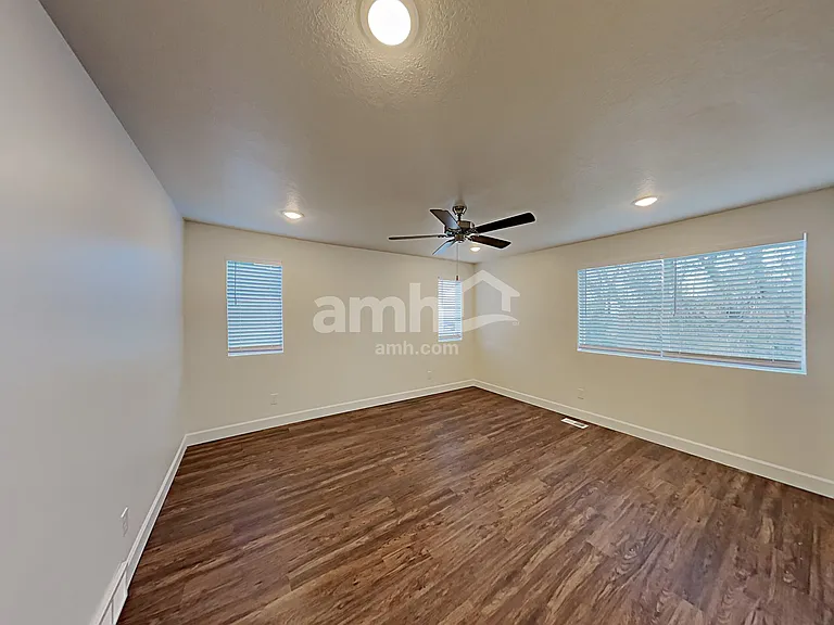 2151 E Silverado Ln — Photo 10