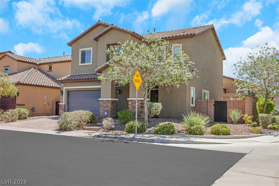 3 bed, 2.5 bath, 2019 sqft, $2,500 — Photo 2