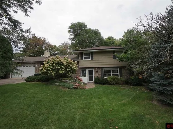 7136 Willow Ln N, Brooklyn Center, MN 55430